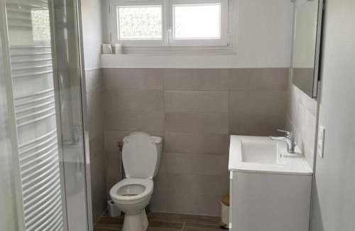 Moulins Casa | Maison rénovée avec jardin clos, proche du centre historique, idéale pour famille ou télétravail - FR-1-489-439