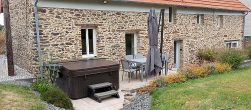 Saint-Ebremond-de-Bonfosse Casa | Maison rénovée dans le bocage Normand avec jacuzzi