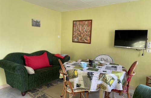 Arfeuilles Casa | Maison rustique avec poêle à bois, proche montagnes & activités de plein air, animaux acceptés - FR-1-489-52