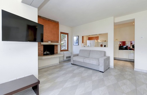 Porto Villa | MAISON SABINA WITH WONDERFUL LAKE VIEW, HYDROMASSAGE AND PRIVATE GARDEN
