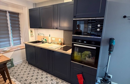 Nevers Apartamento | Maison Sorbier - Apartment with garden, terrace and private garage