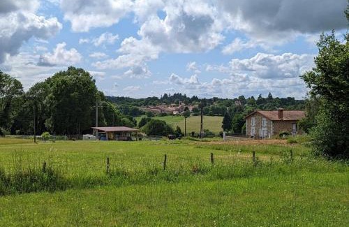 Massignac Casa | Maison spacieuse à Massignac avec jardin privé, proche activités et Domaine des Étangs - FR-1-653-213