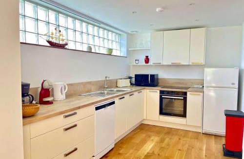 Locmiquelic Villa | Maison T5 atypique rénovée PMR – Centre de Locmiquélic – Classée 2* - FR-1-479-228