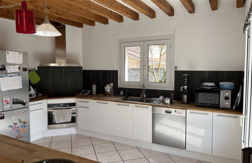 Decines-Charpieu Casa | Maison Très Lumineuse Avec Dépendance + Piscine à Proximité de Lyon