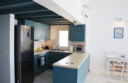 Krotiri Casa | La casa inolvidable con vista al mar "White Blue" llamada "Kolymbithres" en Krotiri Paros