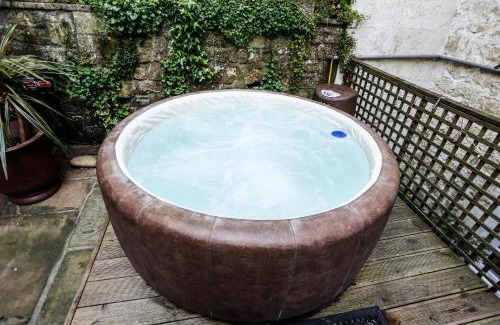 Upper Town Apartamento | Maisonette with Hot tub at 13 Rivers Street