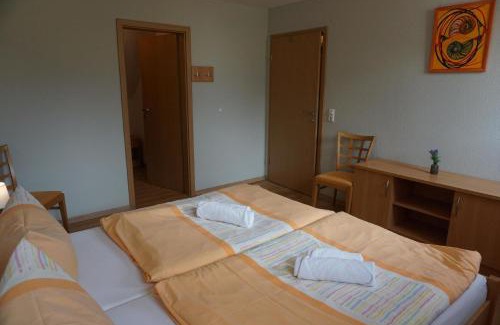 Rheinsberg Apartamento | Maisonettewohnung Mit Wendeltreppe Zum Schlafbereich Und Kleiner Eingangsterrasse Im Nebengebäude