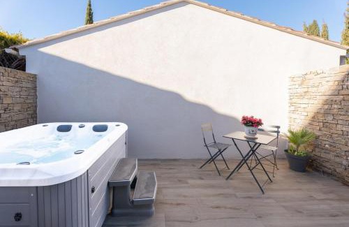 Velaux Casa | Maisonnette avec Jacuzzi Jacuzzi en service du 15 avril au 15 octobre