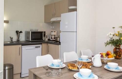 Le Tronchet Condominio | Maisonnette Charmante + Terrasse | Piscine + Sauna