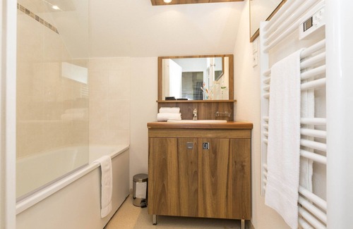 Le Tronchet Condominio | Maisonnette Charmante + Terrasse | Piscine + Sauna