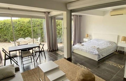 Boulouris-sur-Mer Apartamento | Maisonnette climatisée à 10 m de la plage de la péguière