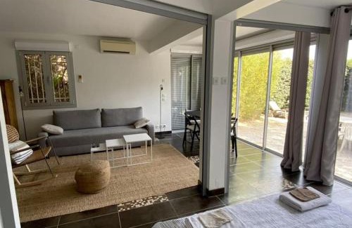Boulouris-sur-Mer Apartamento | Maisonnette climatisée à 10 m de la plage de la péguière
