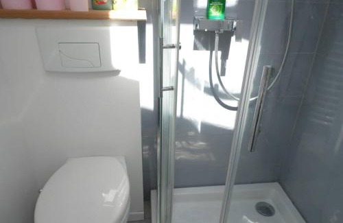 Montfort Casa | Maisonnette climatisée avec parking privé