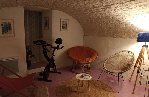 Fleurey-sur-Ouche Casa | Maisonnette de Charme au Bord du Canal de Bourgogne. Espace Détente et Sauna