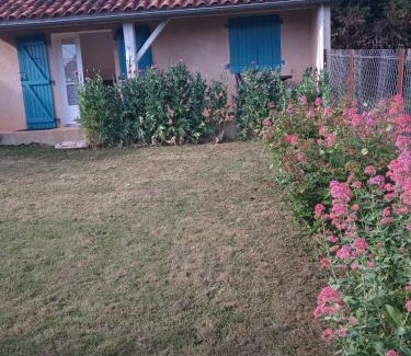 Orgedeuil Casa | Maisonnette "Les Volets Bleus"