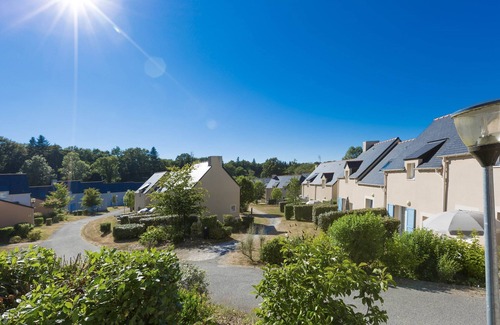 Le Tronchet Condominio | Maisonnette Spacieuse + Terrasse | Accès Piscine