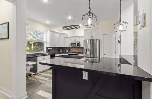Port Richey Casa | Majestic 3-Acre Heated Pool Estate ~ Scenic View ~ Events