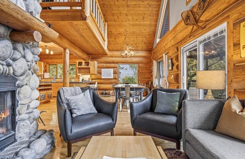 Golden Chalet De Esquí | Majestic Alpenglow Lodge+Hot Tub & Mountain Views!