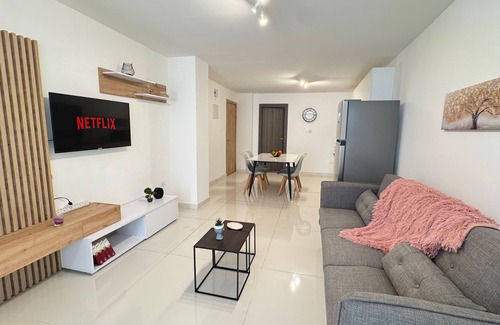 Larnaca City Centre Apartamento | Majestic Beachfront Larnaka Finikoudes