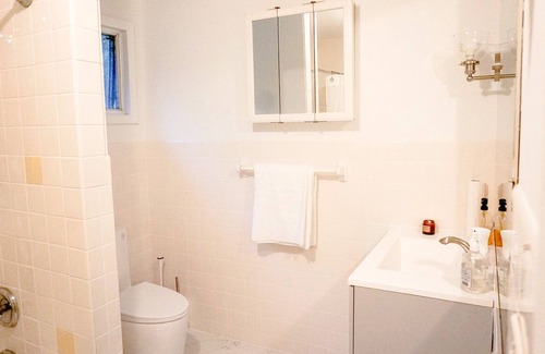 West Trenton Otro | Majestic Farmhouse Off the Beaten Path