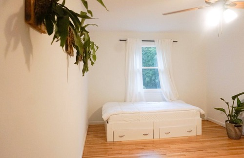 West Trenton Otro | Majestic Farmhouse Off the Beaten Path