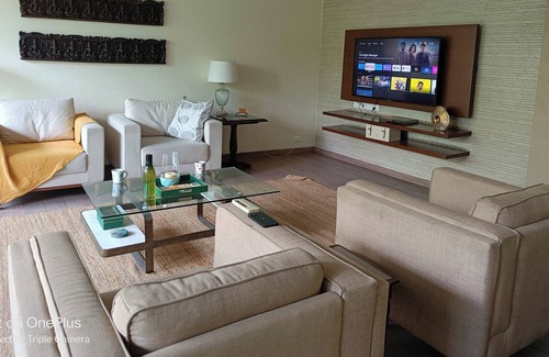 Okhla Apartamento | Majestic Home with Serene Aura in South Delhi