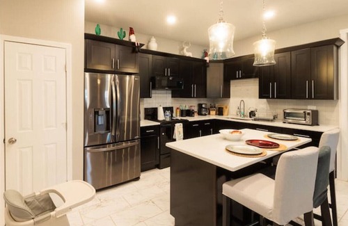 Lithonia Casa | Modern Lithonia Retreat: 3BR/3.5BA with WiFi & AC
