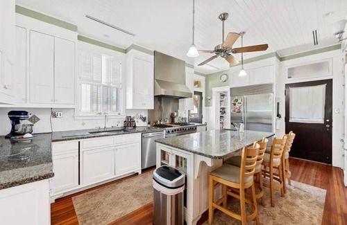 Hancock Casa | Majestic Hyde Park Historic Home