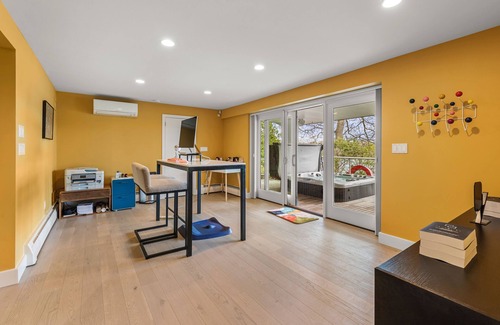 Arlington Casa | Majestic lakefront 3-bedroom with pool, hot tub, water sports and birdwatching