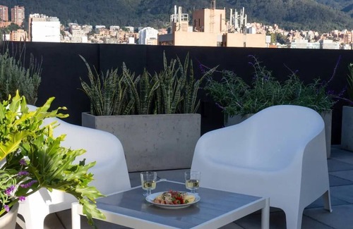 Antiguo Country Apartamento | Majestic Loft w/ Balcony