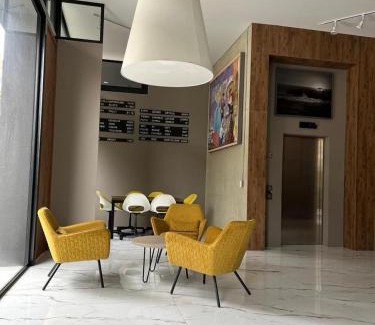 Antiguo Country Apartamento | Majestic Loft with Balcony