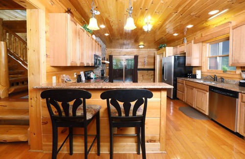 Gatlinburg - Pigeon Forge Cabina | Majestic Manor - Five Bedroom Cabin