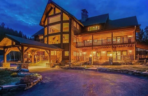 Purgatory Casa | Majestic Manor with Private Pool, Theater Room, Large outdoor wedding altar