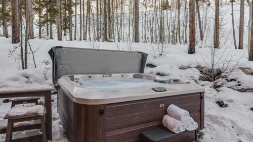 Four O'Clock Casa | Majestic Mountain Lodge