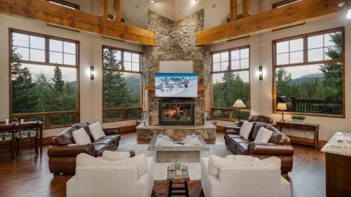 Four O'Clock Casa | Majestic Mountain Lodge