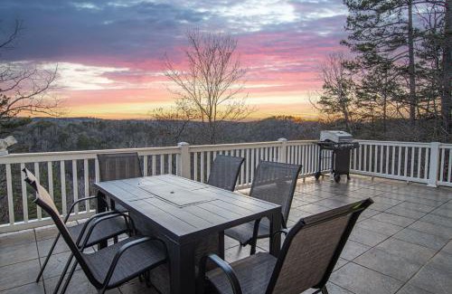 Ellijay Casa | MAJESTIC MOUNTAIN MANOR- Spectacular Mtn & River VIEWS, 5bed 4ba,Resort amenities