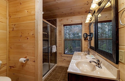 Sevierville Cabina | Majestic Mountain View - 4 Bedrooms, 4.5 Baths, Sleeps 12 4 Cabin by Redawning