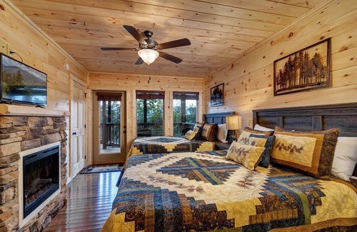 Sevierville Cabina | Majestic Mountain View - 4 Bedrooms, 4.5 Baths, Sleeps 12 4 Cabin by Redawning