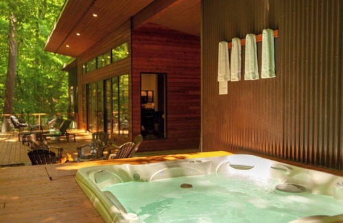 Holland Casa | Majestic Oasis in the Valley of Michigan's Sand Dunes