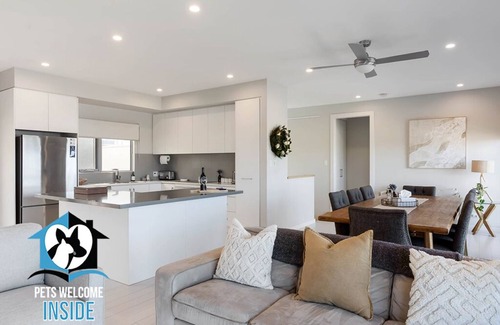 Goolwa Beach Casa | Majestic Ocean Views in Architectural 3br House
