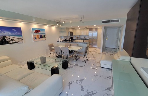 La Gorce Apartamento | Majestic Oceanfront 3 Bedroom Views Every Room Large Corner Apartment - 901