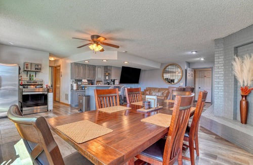 Northeast Colorado Springs Apartamento | Majestic Pikes Peak Manor- Hot tub with PIKES PEAK VIEW and Hoodoo’s