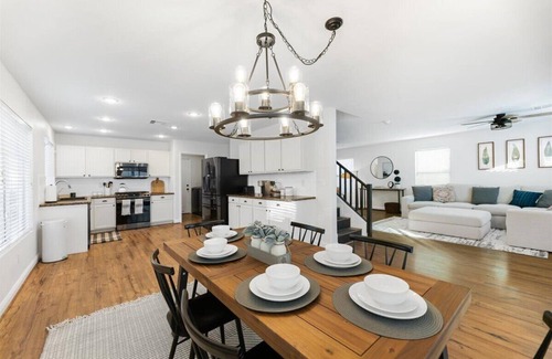 Tule Springs Casa | Majestic Pine 4bd/3 bath Wifi Pool BBQ grill