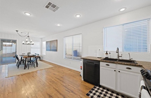 Tule Springs Casa | Majestic Pine 4bd/3 bath Wifi Pool BBQ grill
