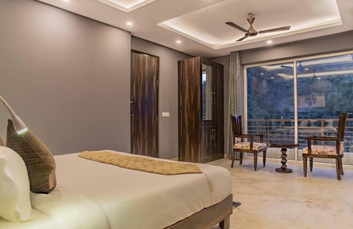 Kasauli Cama Y Desayuno | Majestic Pines || Mesmerizing Hill View Full Villa