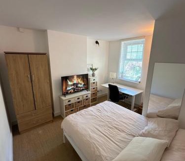 Burnt Oak Casa | Majestic Property