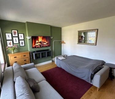 Burnt Oak Casa | Majestic Property