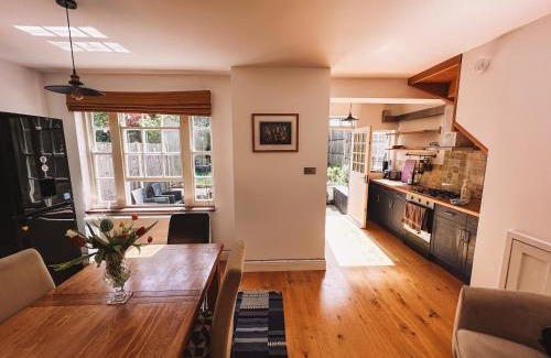 Burnt Oak Casa | Majestic Property