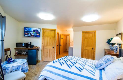 Knik-Fairview Casa | Majestic View Roundhouse - Relax Room