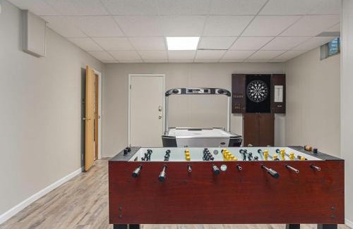 Council Bluffs Casa | Majestic VIEWS FunAmenities & Best for Huge Group